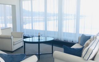 Sofas with glass table and view towards the lake